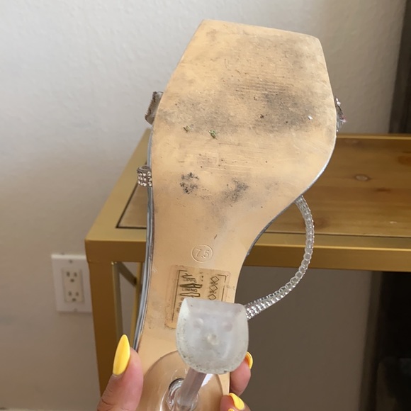 Silver Heels - Picture 3 of 3